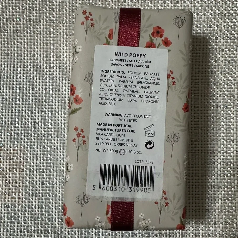 Vila Cardillium Wild Poppy Scented Soap with Oatmeal Exfoliant 1 Bar